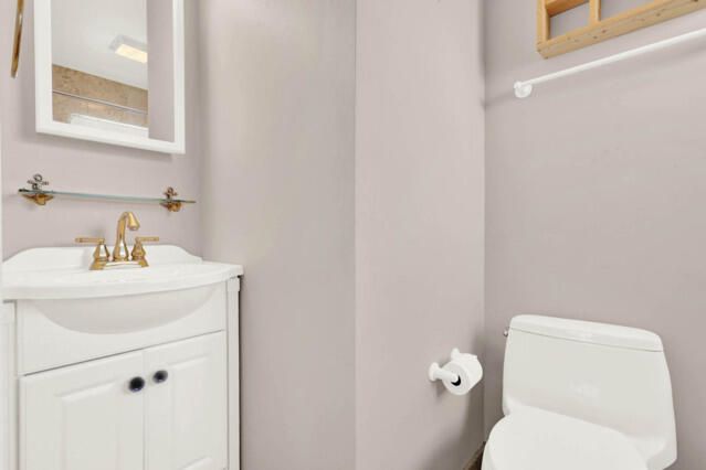 待售: $439,000 (2 贝兹, 2 浴室, 925 平方英尺)