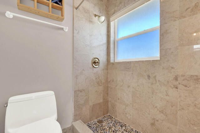 待售: $439,000 (2 贝兹, 2 浴室, 925 平方英尺)