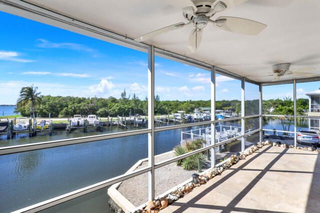 待售: $439,000 (2 贝兹, 2 浴室, 925 平方英尺)