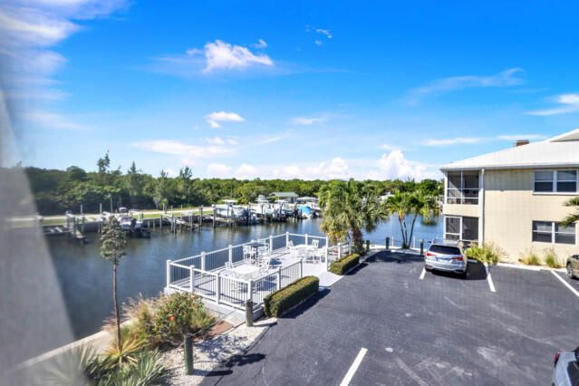 待售: $439,000 (2 贝兹, 2 浴室, 925 平方英尺)