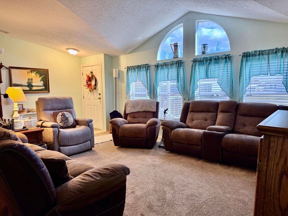 For Sale: $399,000 (3 beds, 2 baths, 1779 Square Feet)