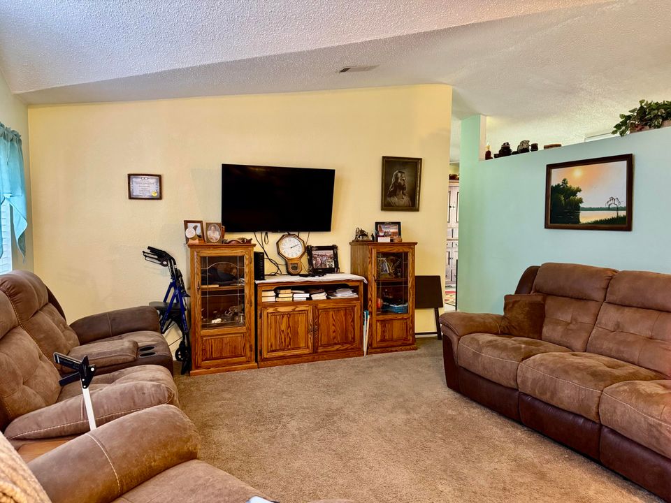 For Sale: $399,000 (3 beds, 2 baths, 1779 Square Feet)