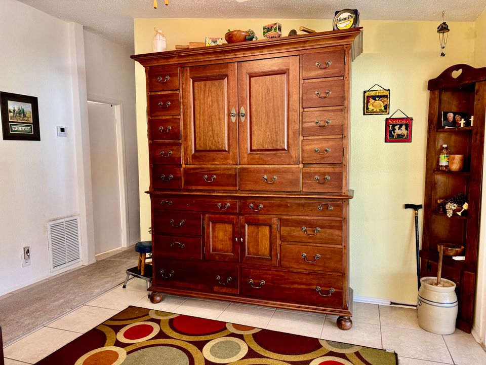 For Sale: $399,000 (3 beds, 2 baths, 1779 Square Feet)