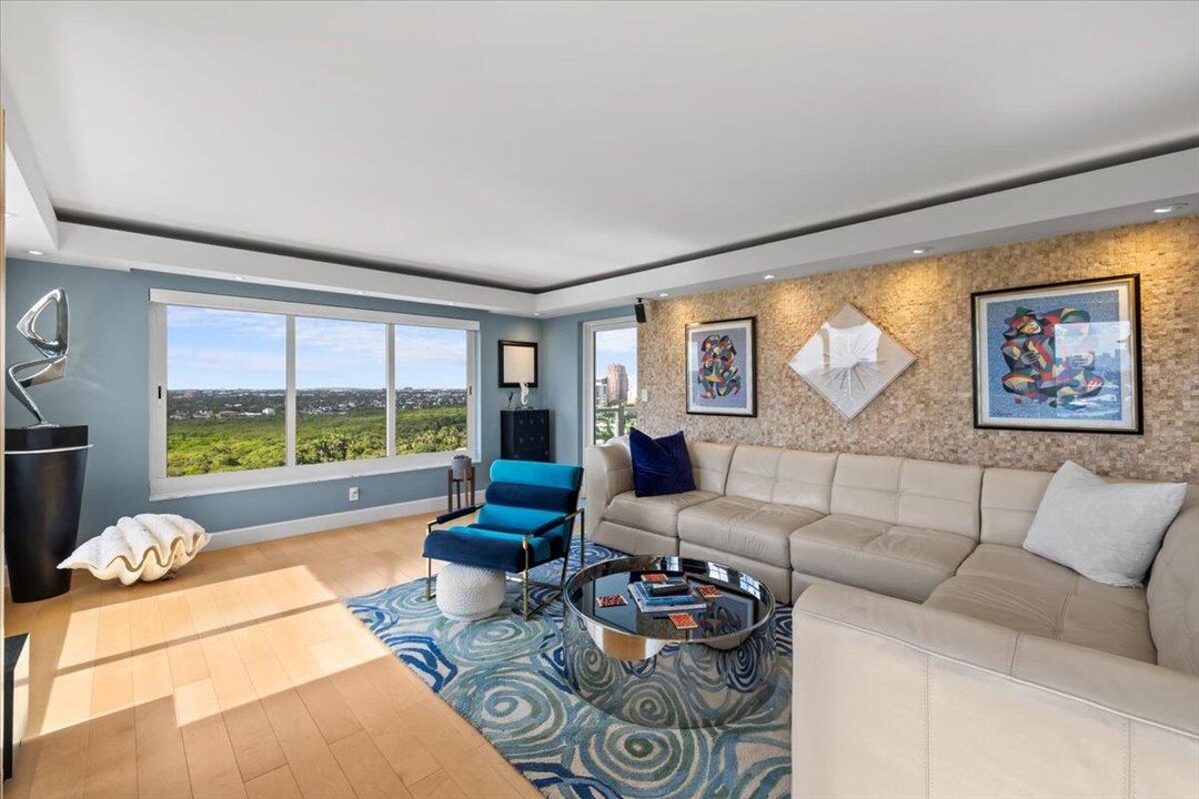 На продажу: $1,200,000 (2 спален, 2 ванн, 1700 Квадратных фут)