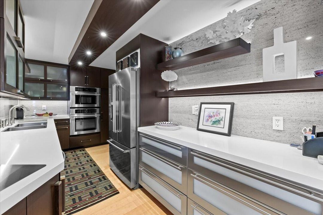 На продажу: $1,200,000 (2 спален, 2 ванн, 1700 Квадратных фут)