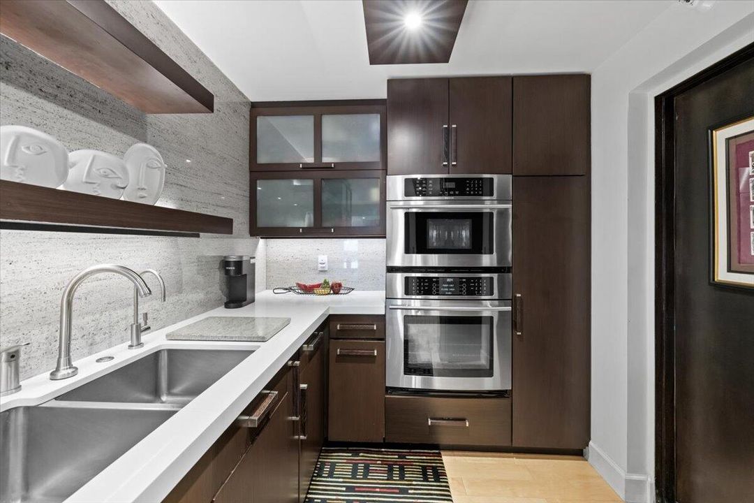 На продажу: $1,200,000 (2 спален, 2 ванн, 1700 Квадратных фут)