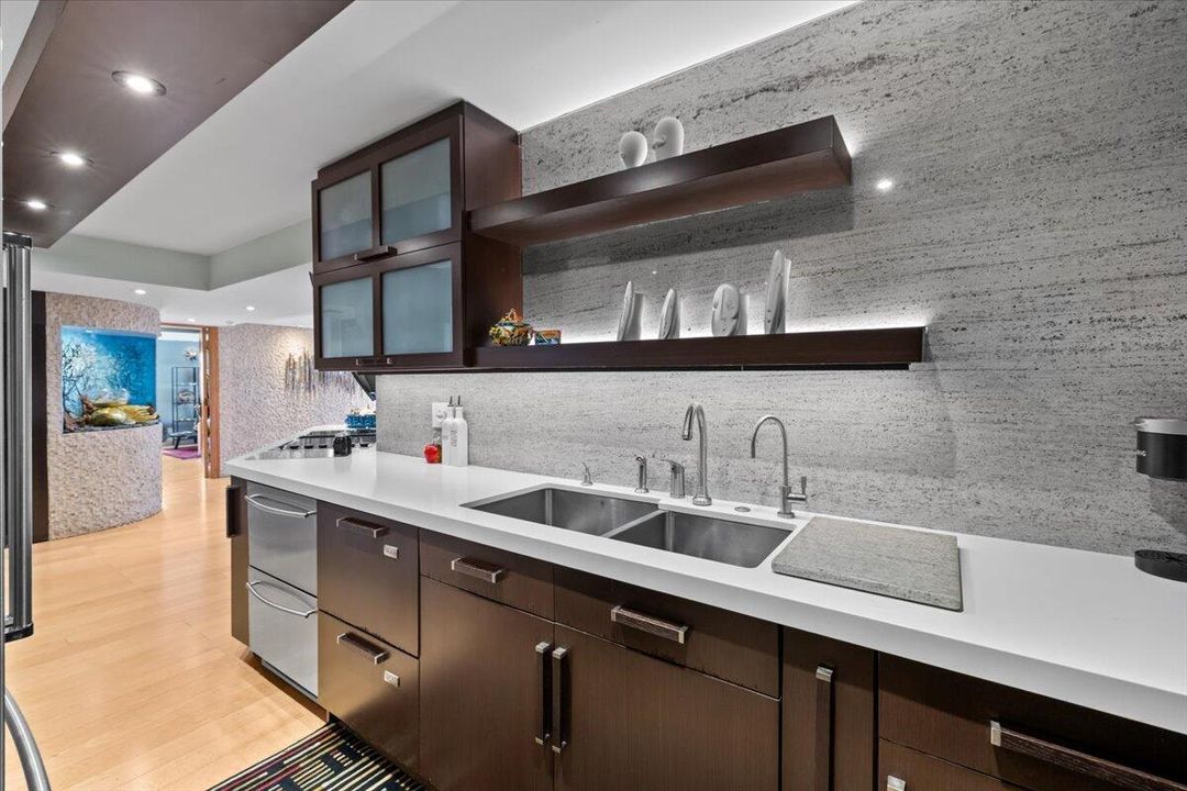 На продажу: $1,200,000 (2 спален, 2 ванн, 1700 Квадратных фут)