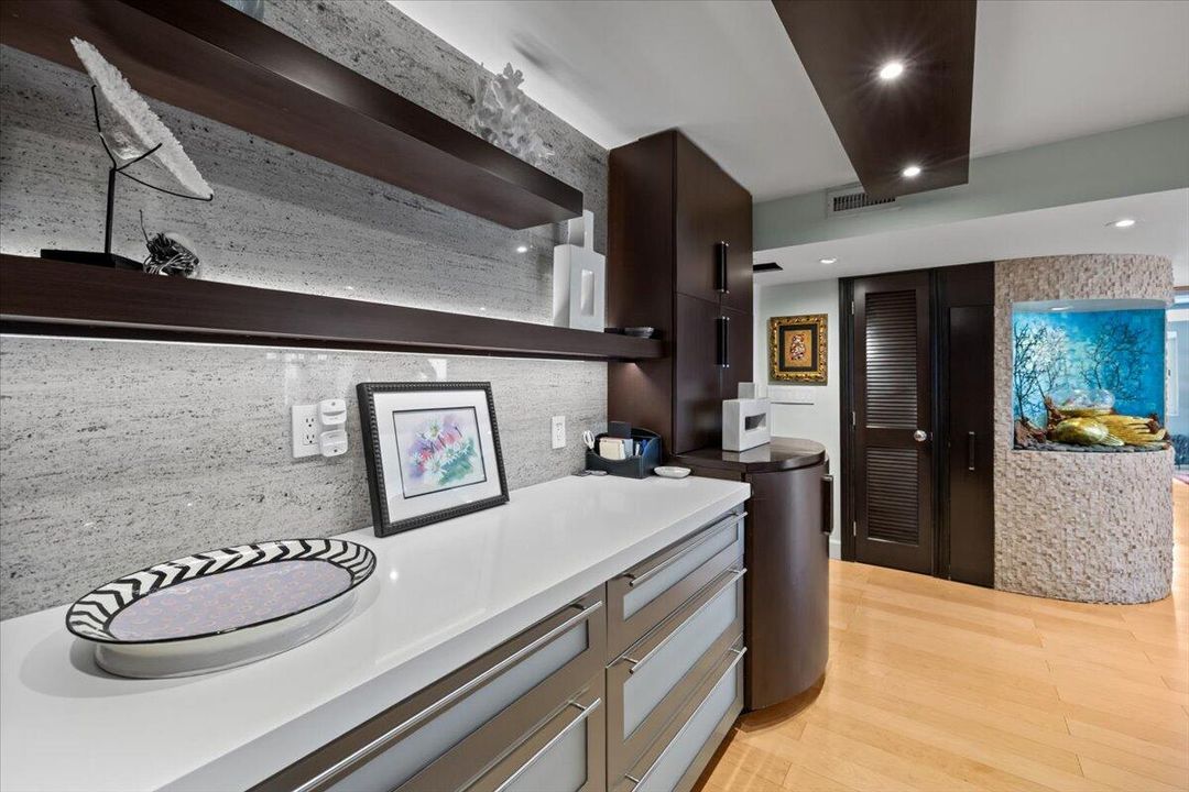 На продажу: $1,200,000 (2 спален, 2 ванн, 1700 Квадратных фут)