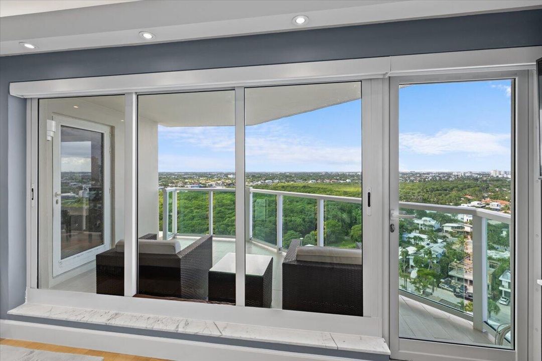 На продажу: $1,200,000 (2 спален, 2 ванн, 1700 Квадратных фут)