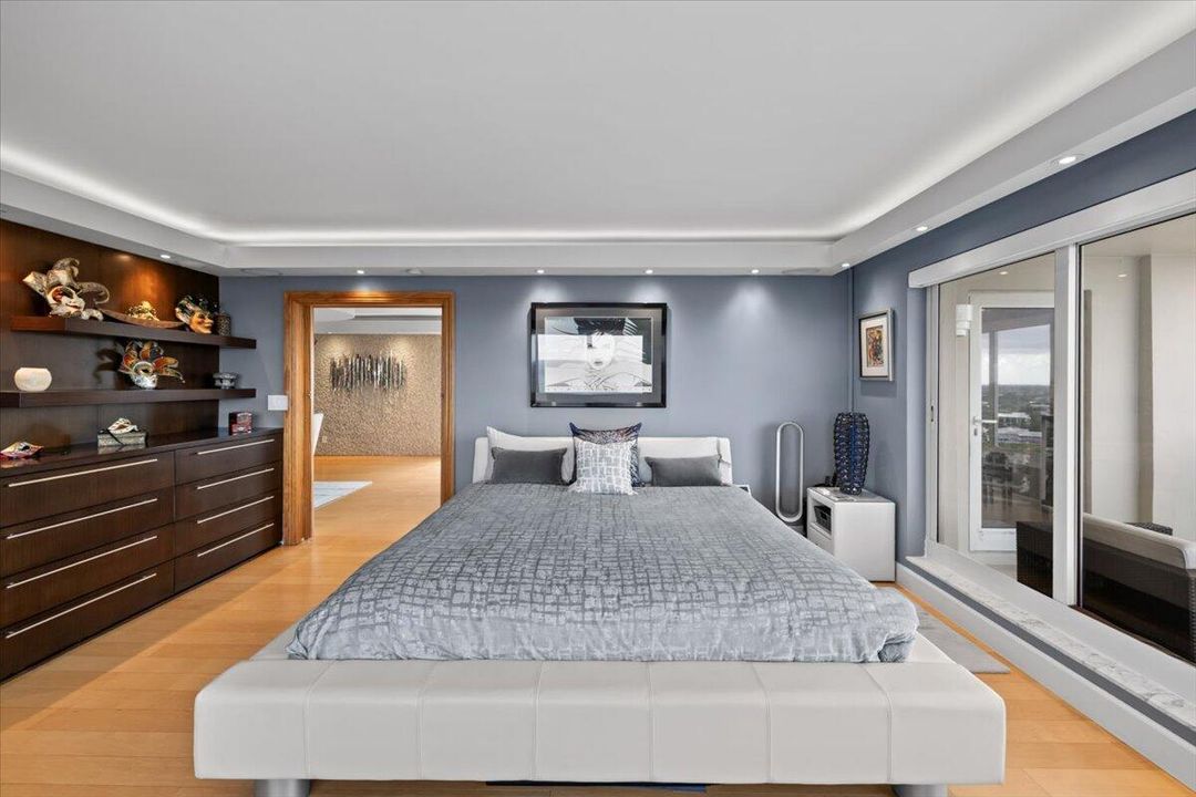 На продажу: $1,200,000 (2 спален, 2 ванн, 1700 Квадратных фут)