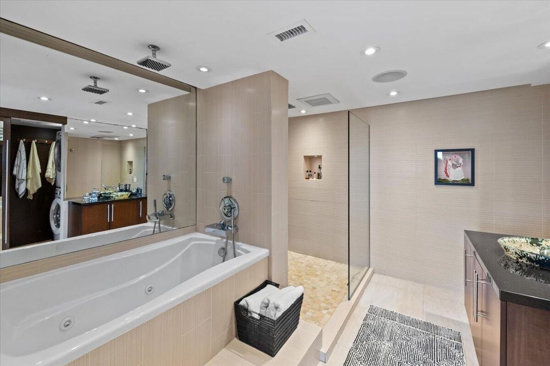 На продажу: $1,200,000 (2 спален, 2 ванн, 1700 Квадратных фут)