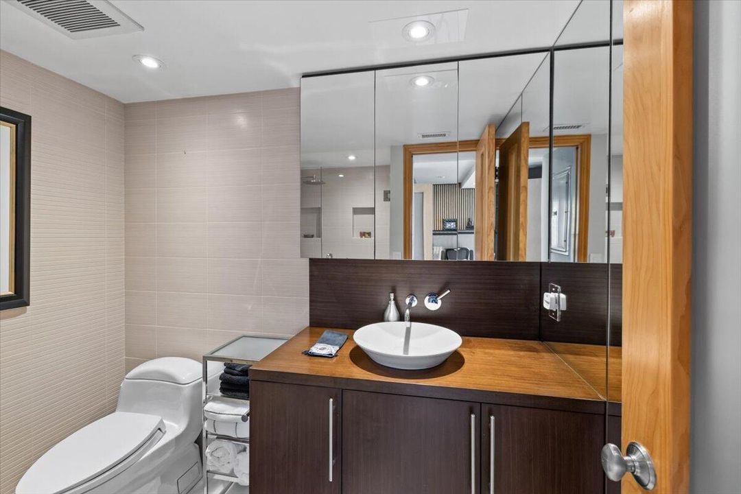 На продажу: $1,200,000 (2 спален, 2 ванн, 1700 Квадратных фут)