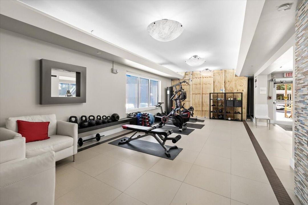 На продажу: $1,200,000 (2 спален, 2 ванн, 1700 Квадратных фут)