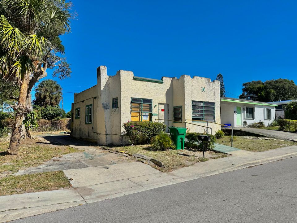 Active With Contract: $75,000 (3 beds, 1 baths, 984 Square Feet)