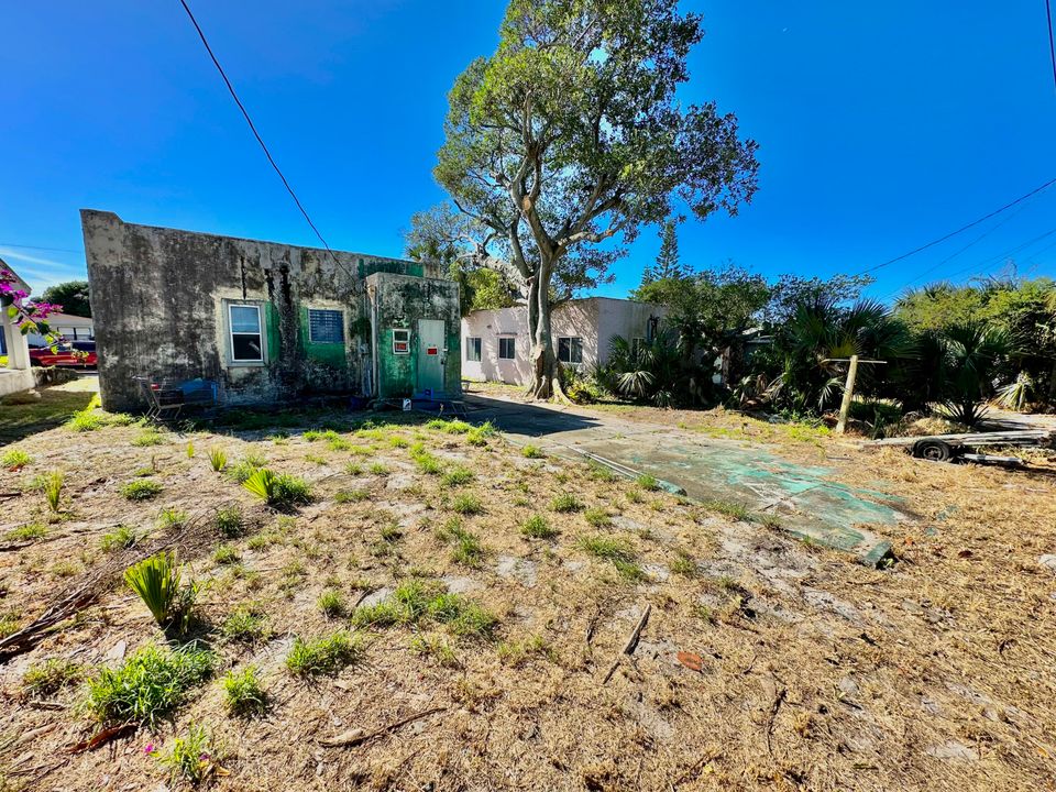 Active With Contract: $75,000 (3 beds, 1 baths, 984 Square Feet)