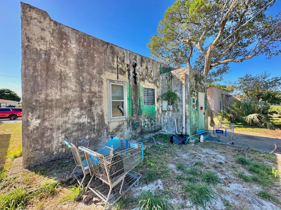 Active With Contract: $75,000 (3 beds, 1 baths, 984 Square Feet)