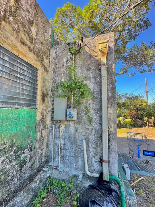 Active With Contract: $75,000 (3 beds, 1 baths, 984 Square Feet)