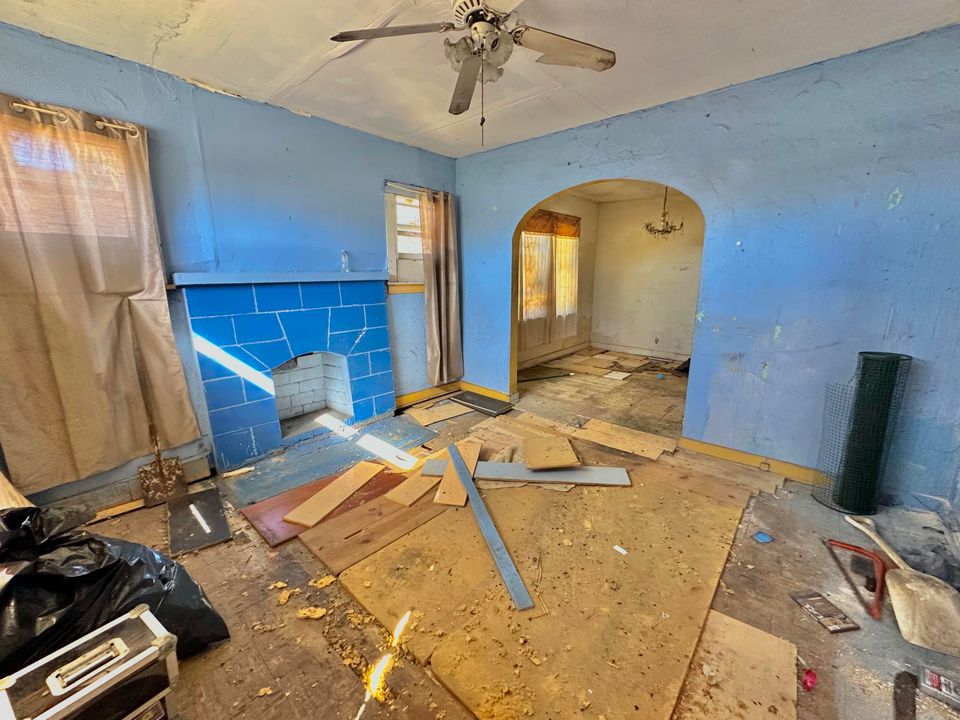 Active With Contract: $75,000 (3 beds, 1 baths, 984 Square Feet)