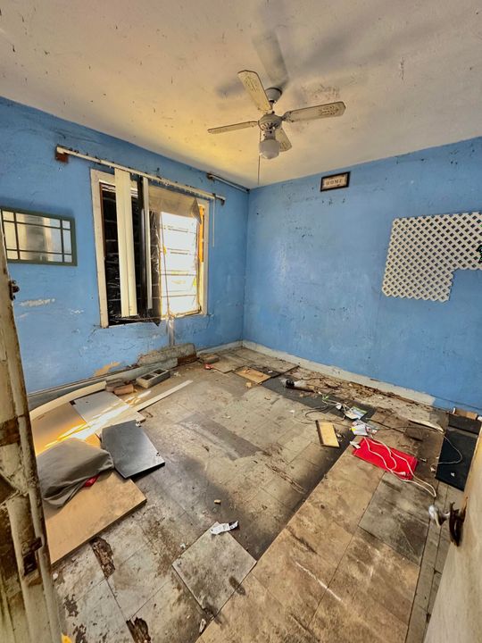 Active With Contract: $75,000 (3 beds, 1 baths, 984 Square Feet)