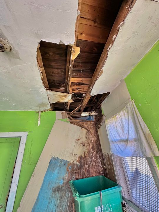 Active With Contract: $75,000 (3 beds, 1 baths, 984 Square Feet)