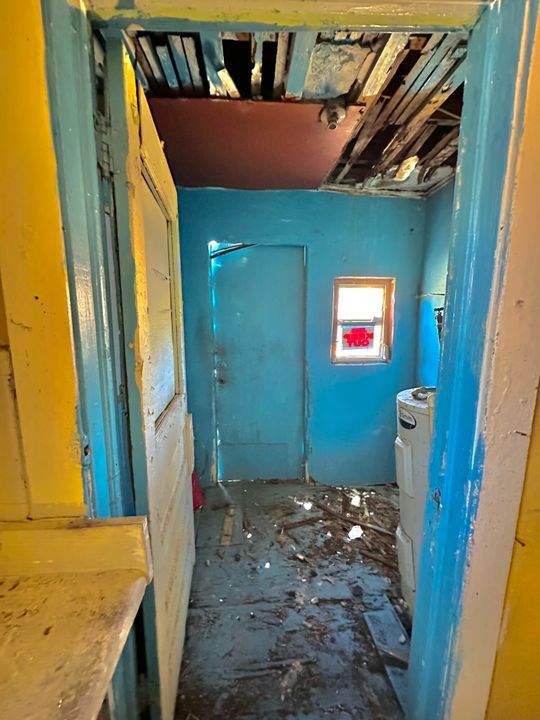 Active With Contract: $75,000 (3 beds, 1 baths, 984 Square Feet)