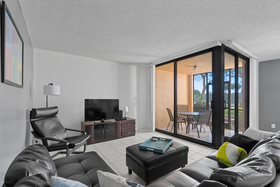 For Sale: $282,000 (2 beds, 2 baths, 1175 Square Feet)