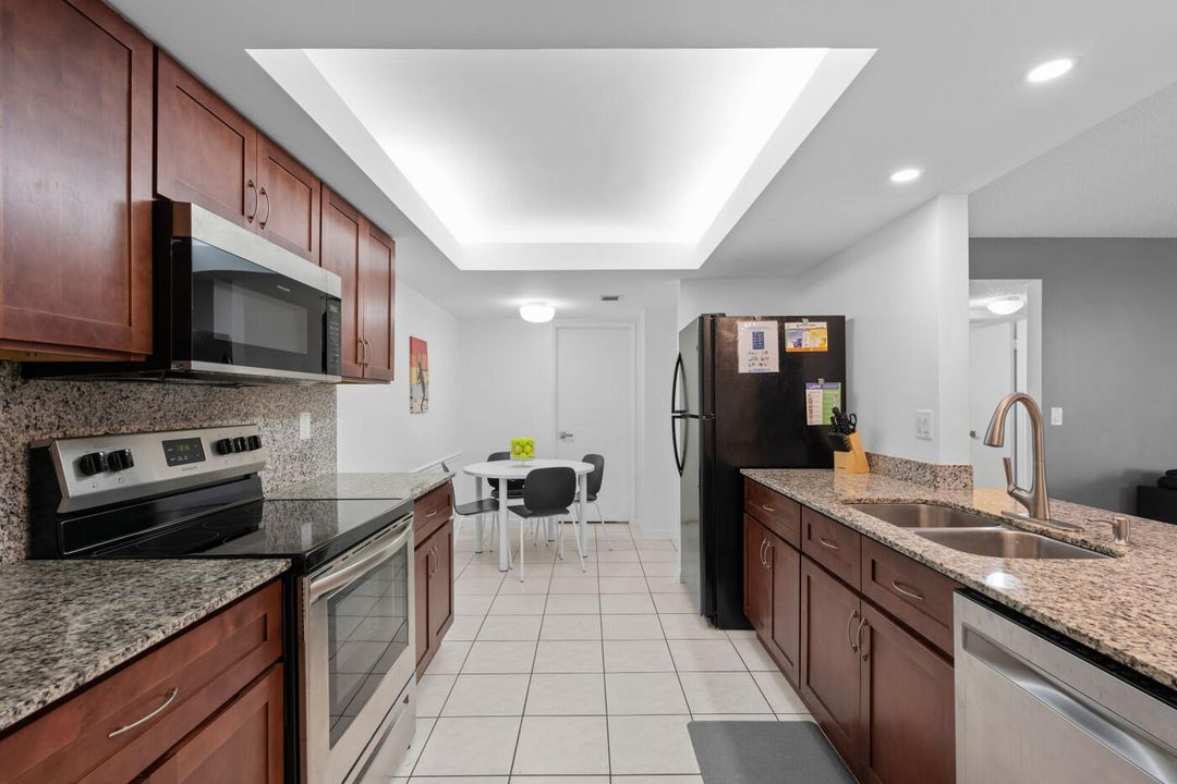 For Sale: $282,000 (2 beds, 2 baths, 1175 Square Feet)