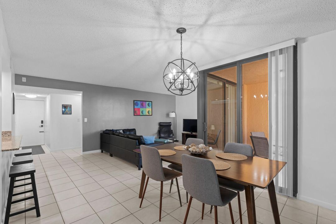 For Sale: $282,000 (2 beds, 2 baths, 1175 Square Feet)