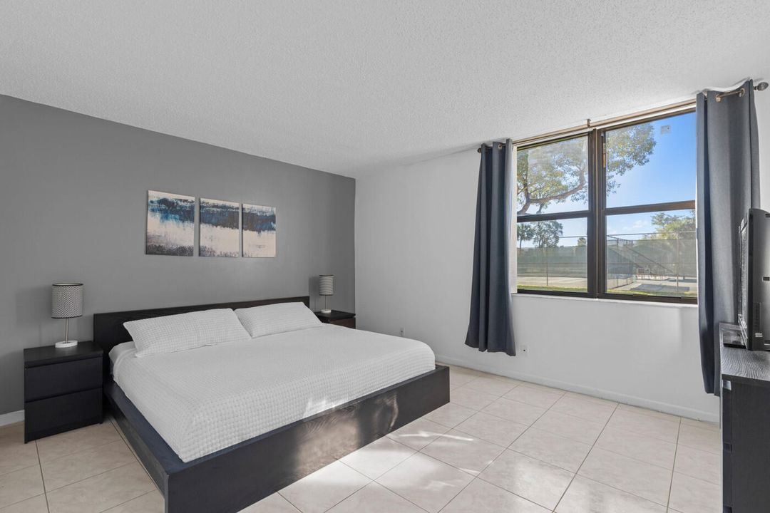 For Sale: $282,000 (2 beds, 2 baths, 1175 Square Feet)