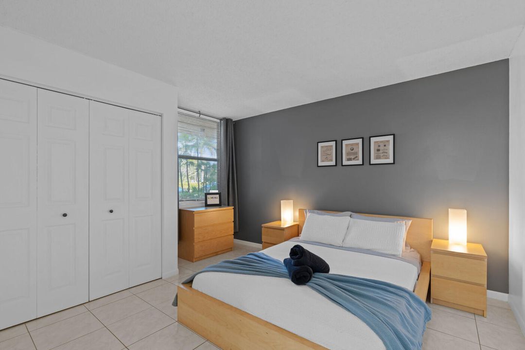 For Sale: $282,000 (2 beds, 2 baths, 1175 Square Feet)