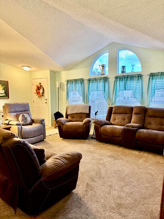 For Sale: $399,000 (3 beds, 2 baths, 1779 Square Feet)