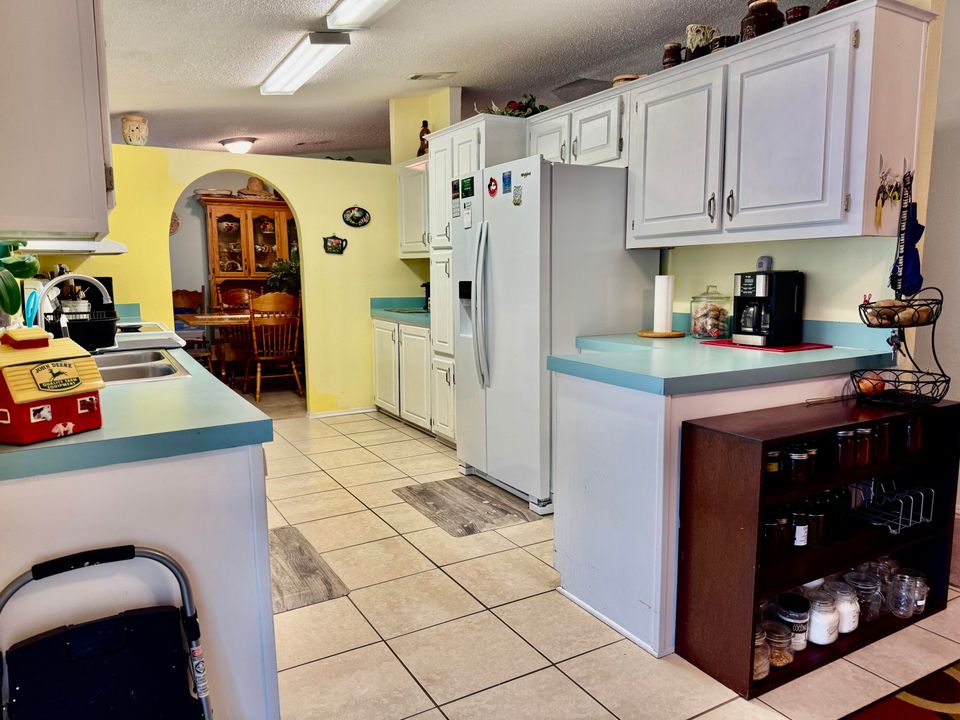 For Sale: $399,000 (3 beds, 2 baths, 1779 Square Feet)