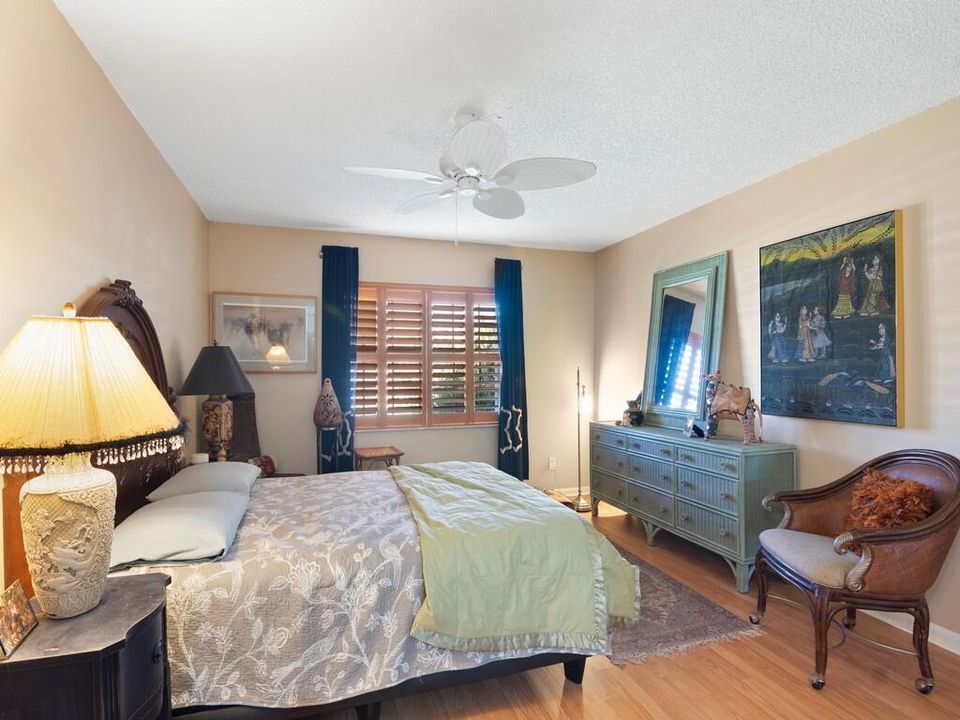 For Sale: $169,900 (2 beds, 2 baths, 1196 Square Feet)