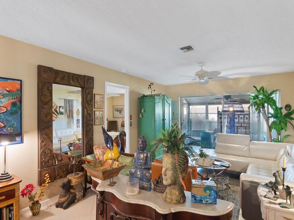 For Sale: $169,900 (2 beds, 2 baths, 1196 Square Feet)