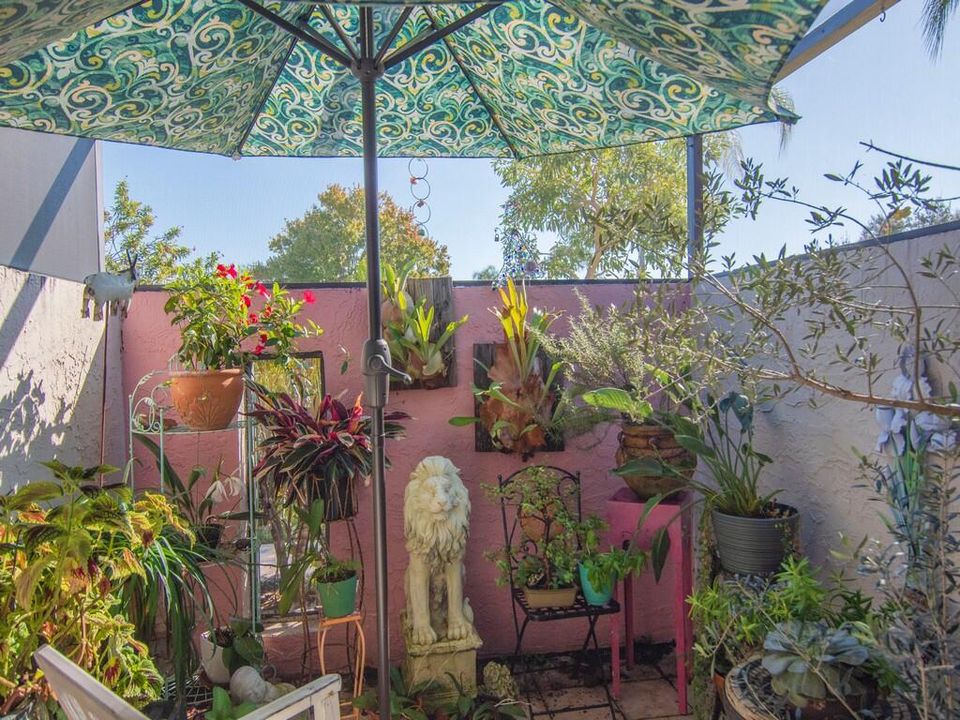 For Sale: $169,900 (2 beds, 2 baths, 1196 Square Feet)