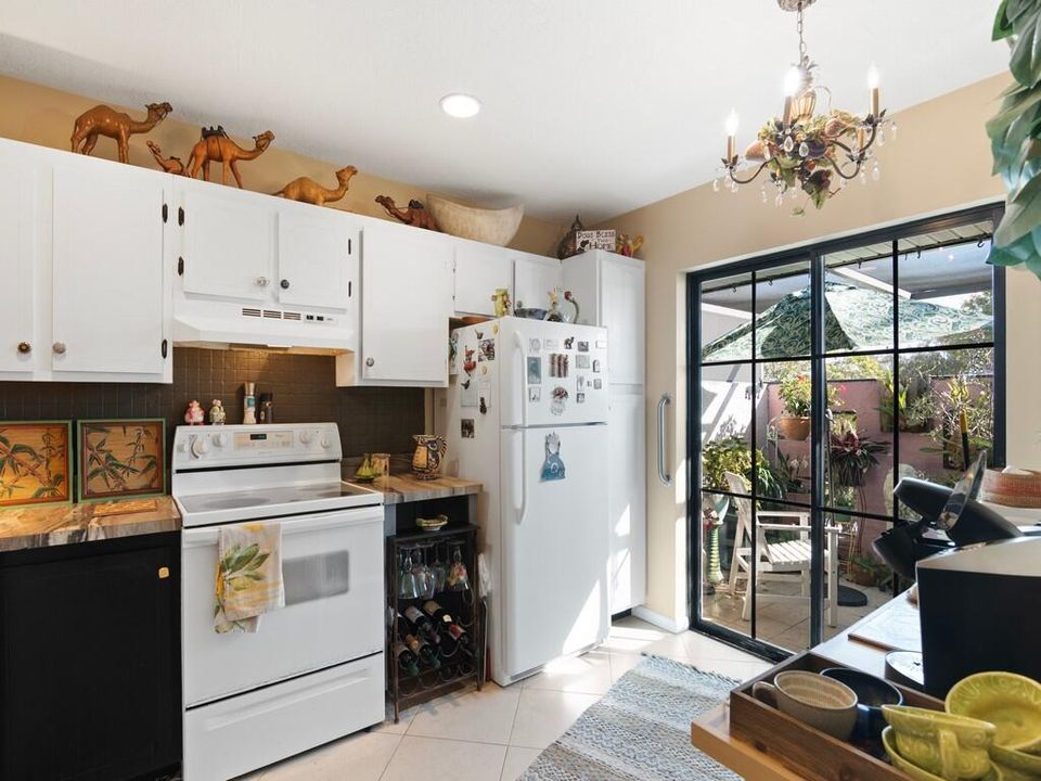 For Sale: $169,900 (2 beds, 2 baths, 1196 Square Feet)