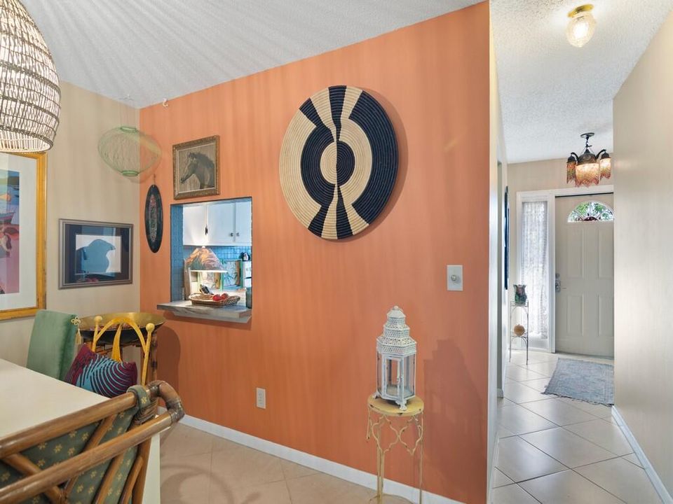 For Sale: $169,900 (2 beds, 2 baths, 1196 Square Feet)