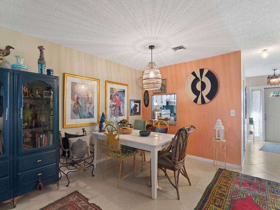 For Sale: $169,900 (2 beds, 2 baths, 1196 Square Feet)