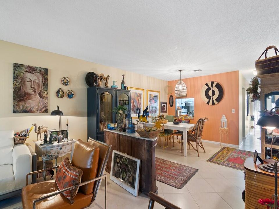 For Sale: $169,900 (2 beds, 2 baths, 1196 Square Feet)