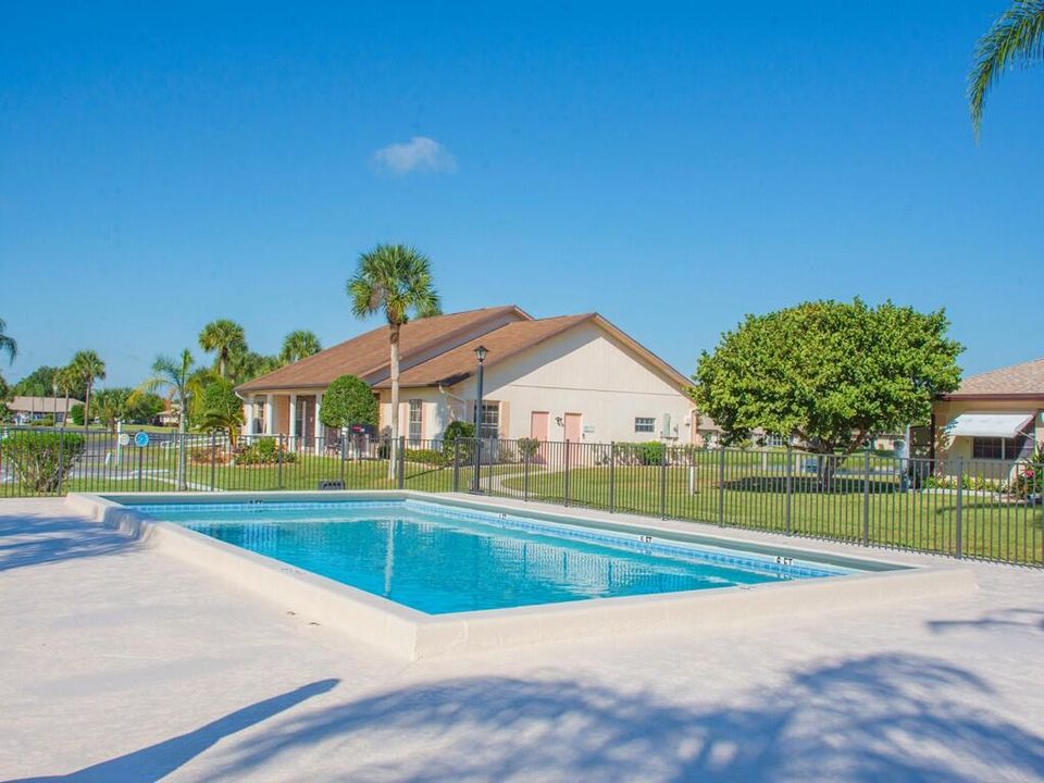 For Sale: $169,900 (2 beds, 2 baths, 1196 Square Feet)