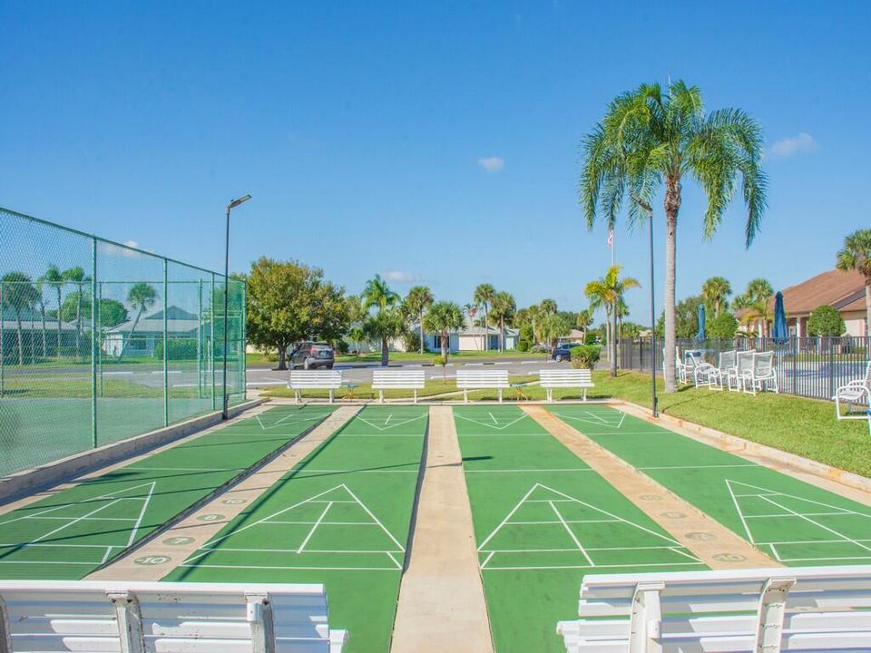 For Sale: $169,900 (2 beds, 2 baths, 1196 Square Feet)