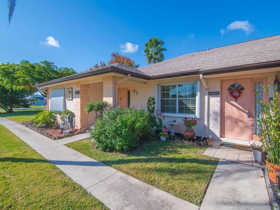 For Sale: $169,900 (2 beds, 2 baths, 1196 Square Feet)