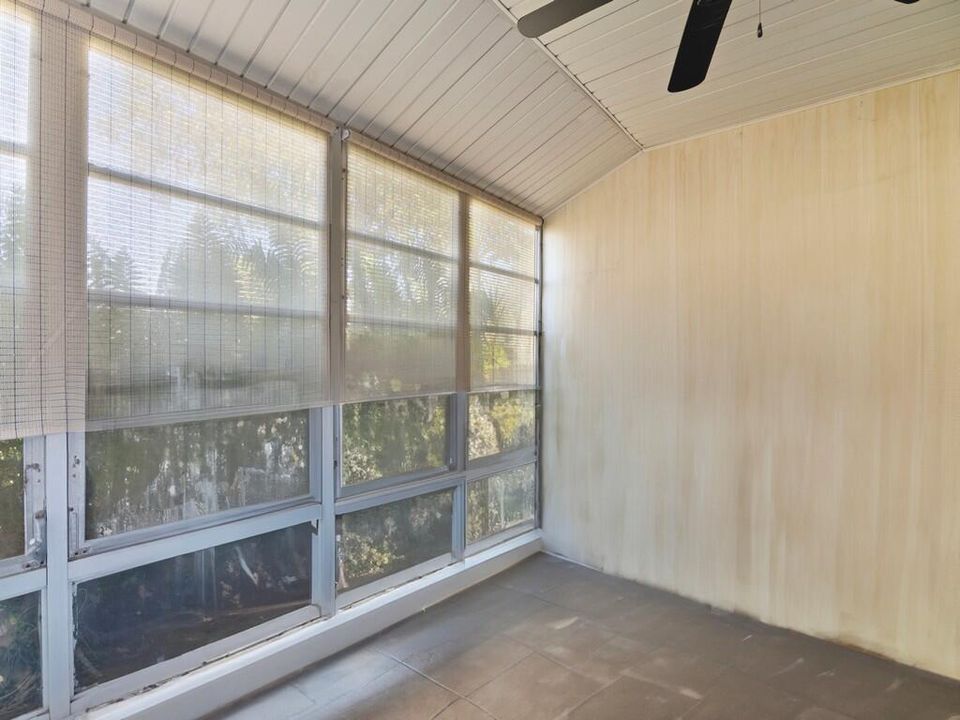 For Sale: $169,900 (2 beds, 2 baths, 1196 Square Feet)