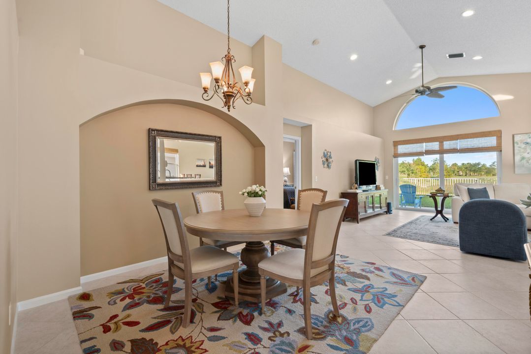 合同活跃: $689,000 (3 贝兹, 2 浴室, 2012 平方英尺)