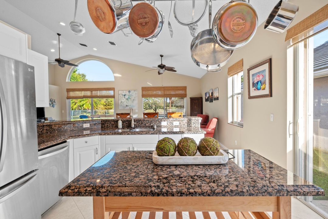 合同活跃: $689,000 (3 贝兹, 2 浴室, 2012 平方英尺)