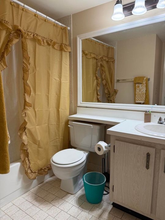 合同活跃: $1,425 (2 贝兹, 2 浴室, 937 平方英尺)