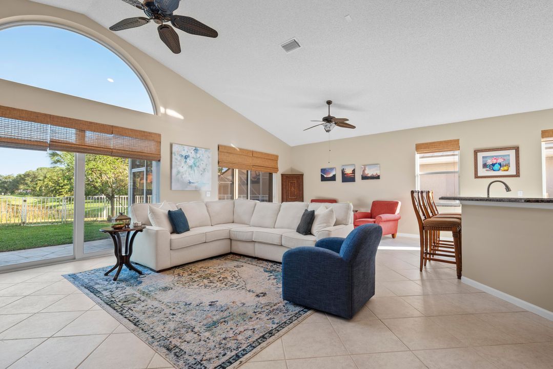 合同活跃: $689,000 (3 贝兹, 2 浴室, 2012 平方英尺)