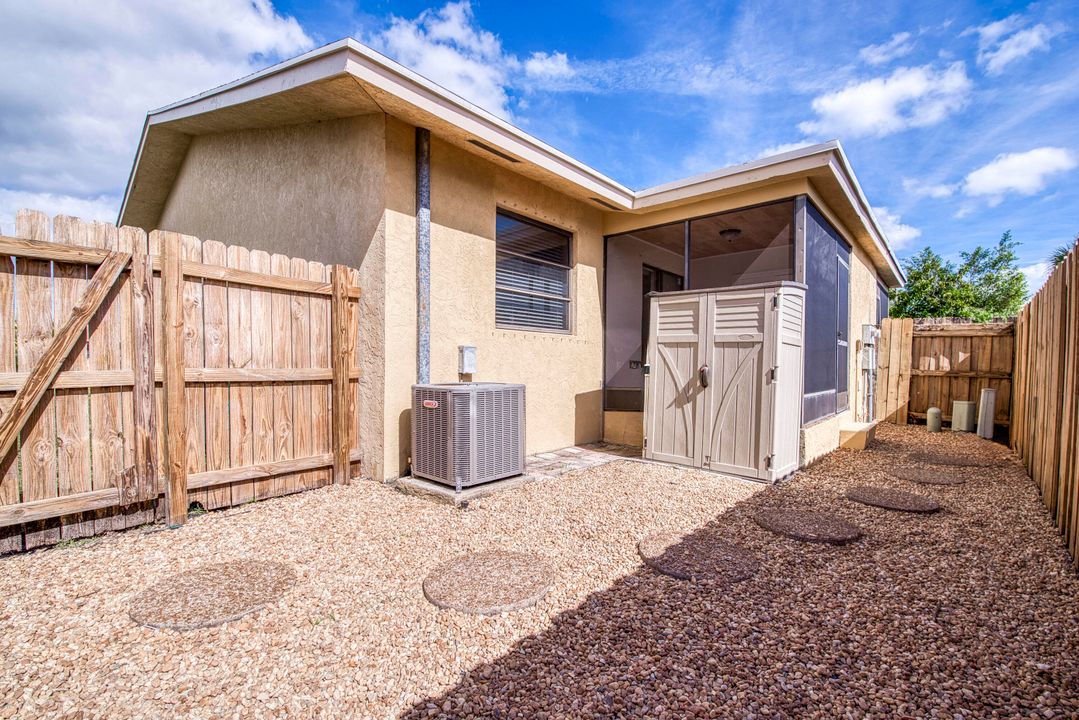 待售: $275,000 (2 贝兹, 2 浴室, 1008 平方英尺)