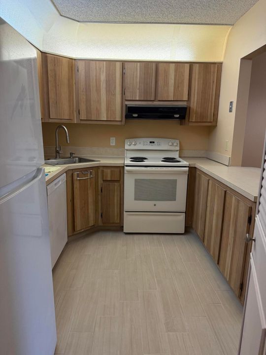 出租: $1,450 (2 贝兹, 1 浴室, 818 平方英尺)