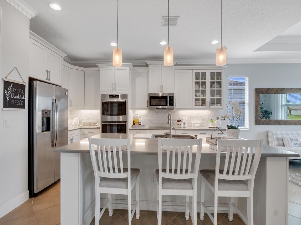 For Sale: $550,000 (2 beds, 2 baths, 2082 Square Feet)